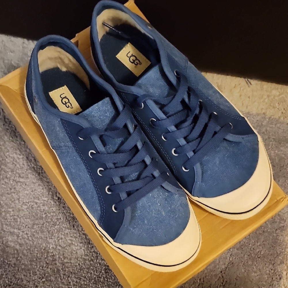 UGG Women's Blue Casual Sneakers